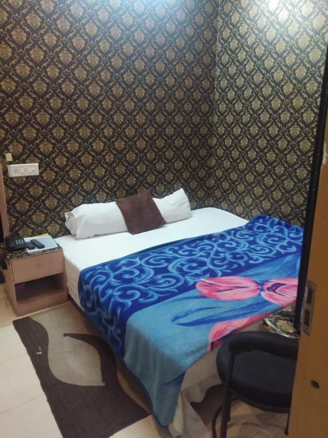 Ds Residency Varanasi-prime Location-parking Homestay