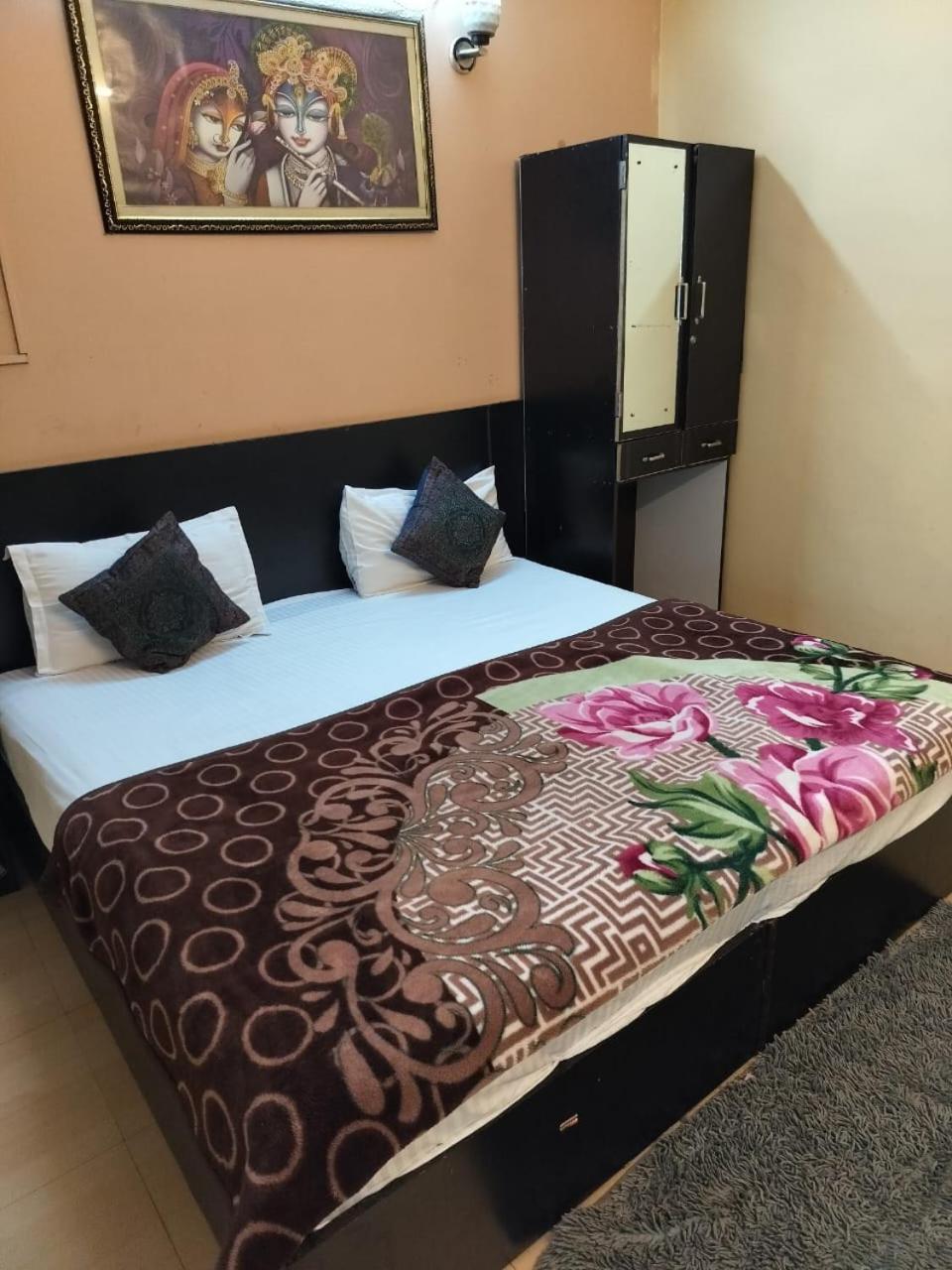 Ds Residency Varanasi-prime Location-parking