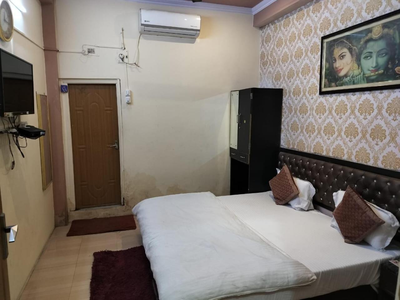 Ds Residency Varanasi-prime Location-parking * Varanasi