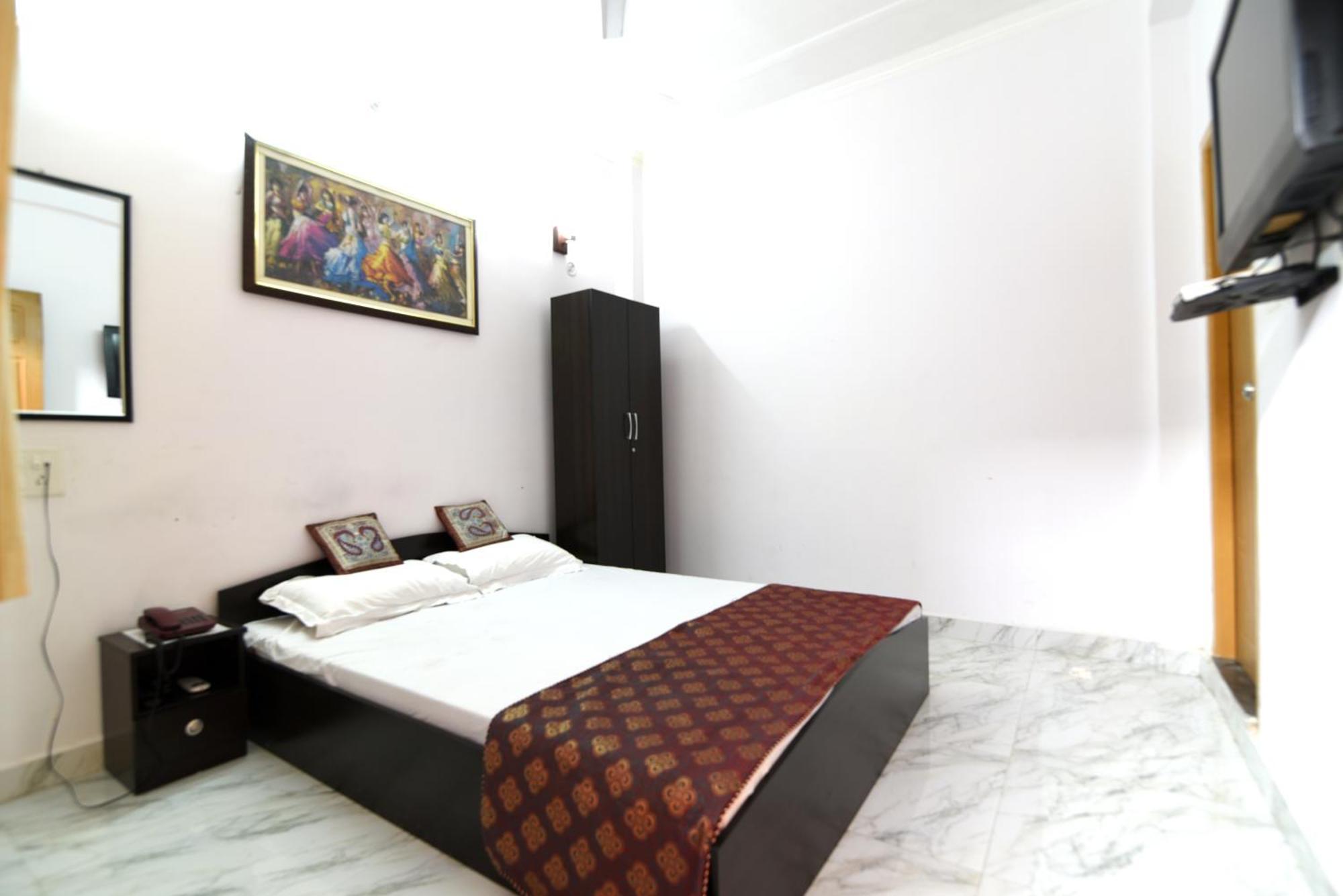 Ds Residency Varanasi-prime Location-parking Homestay *