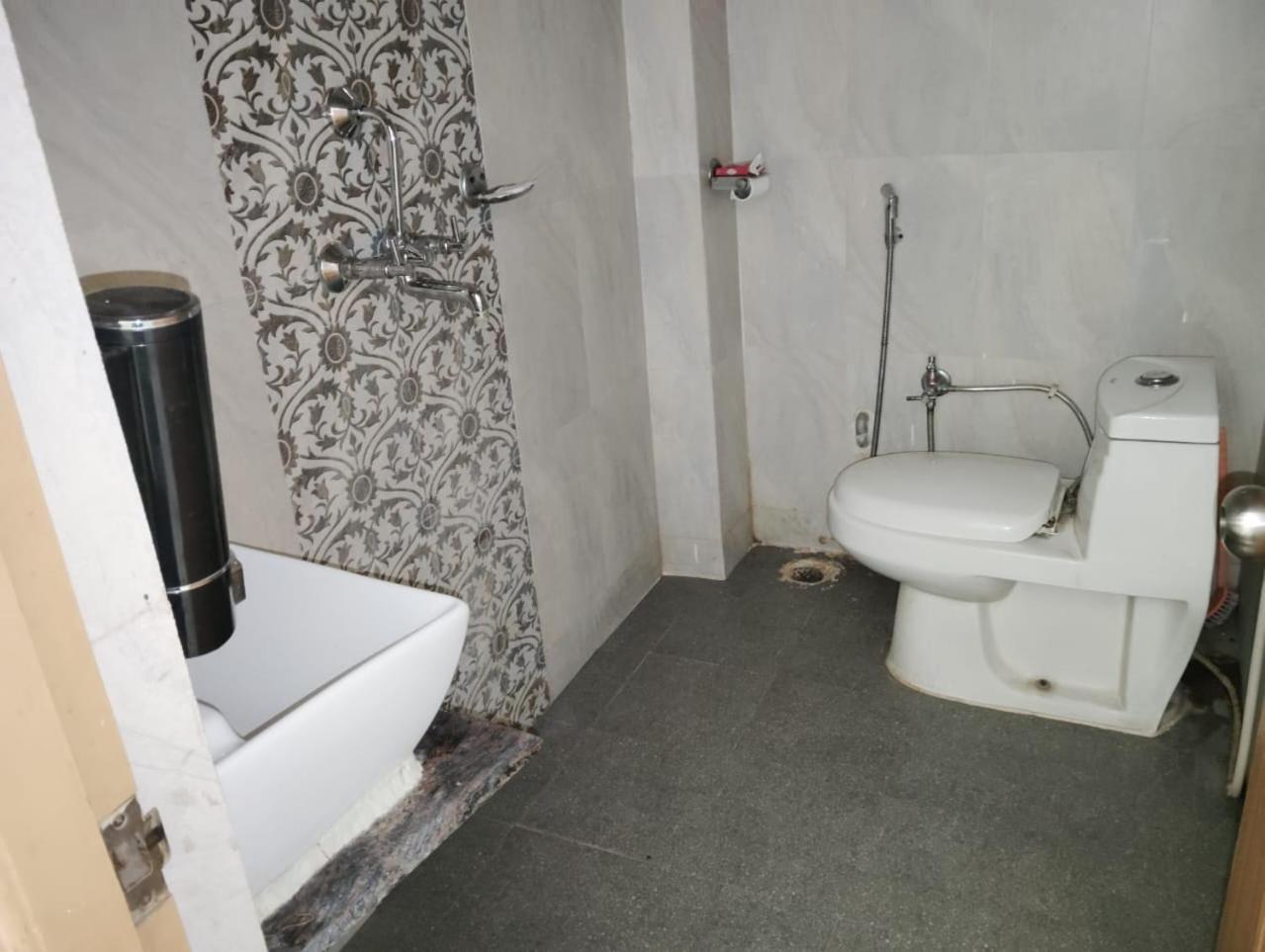 Ds Residency Varanasi-prime Location-parking Homestay *