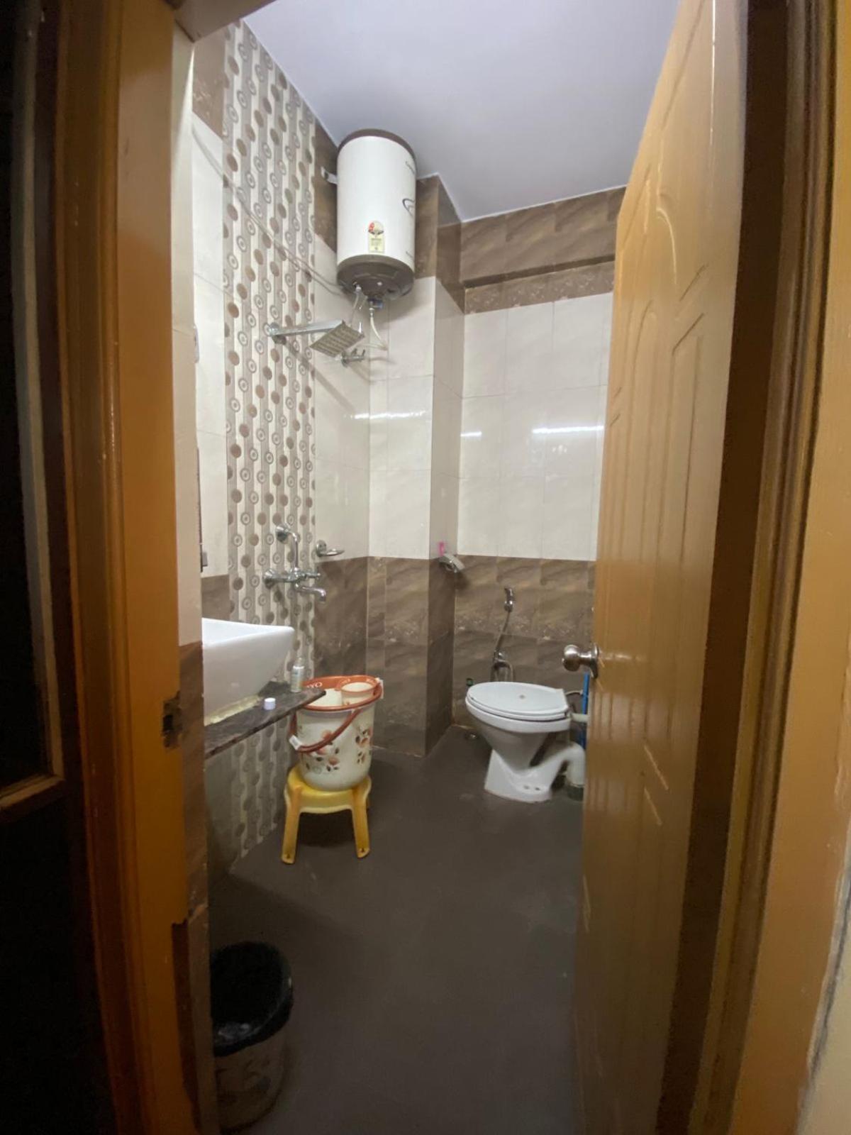 Ds Residency Varanasi-prime Location-parking Homestay *